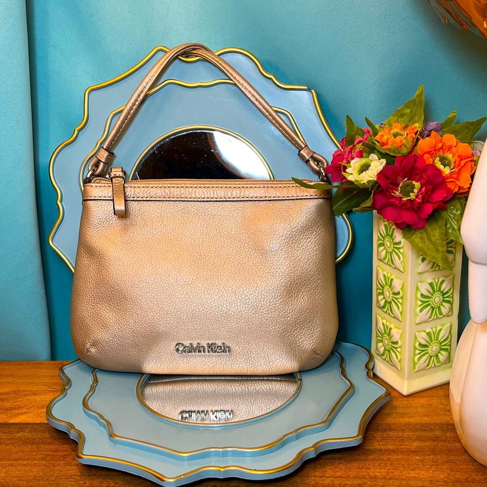 ❤️Calvin Klein Small Metallic Gold Pebble Leather Crossbody ❤️